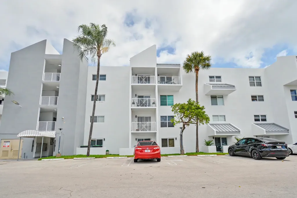 2840 NE 14th Street Pompano Beach FL 33062