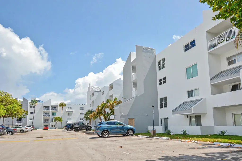 2840 NE 14th Street Pompano Beach FL 33062