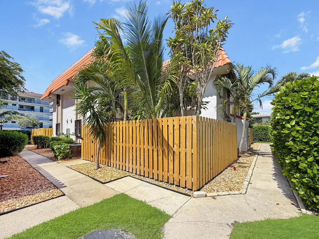 1251 S Federal Highway Boca Raton FL 33432