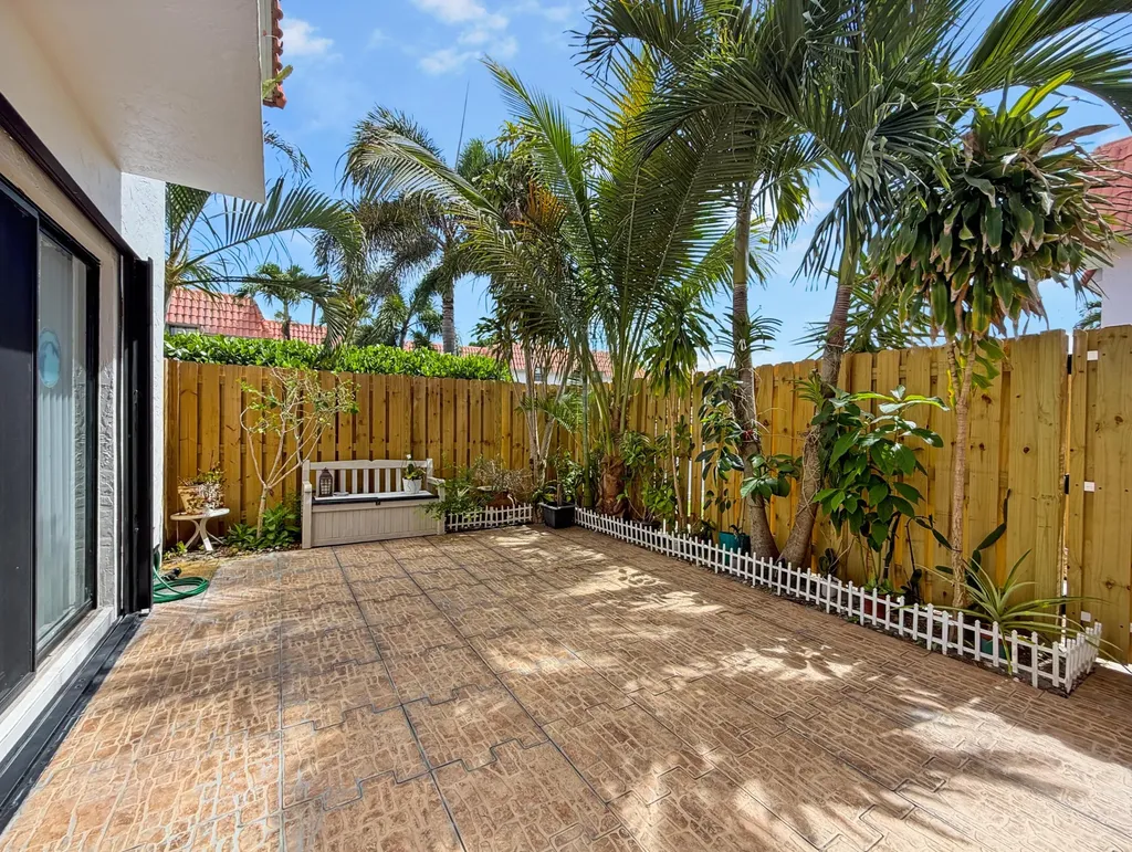 1251 S Federal Highway Boca Raton FL 33432