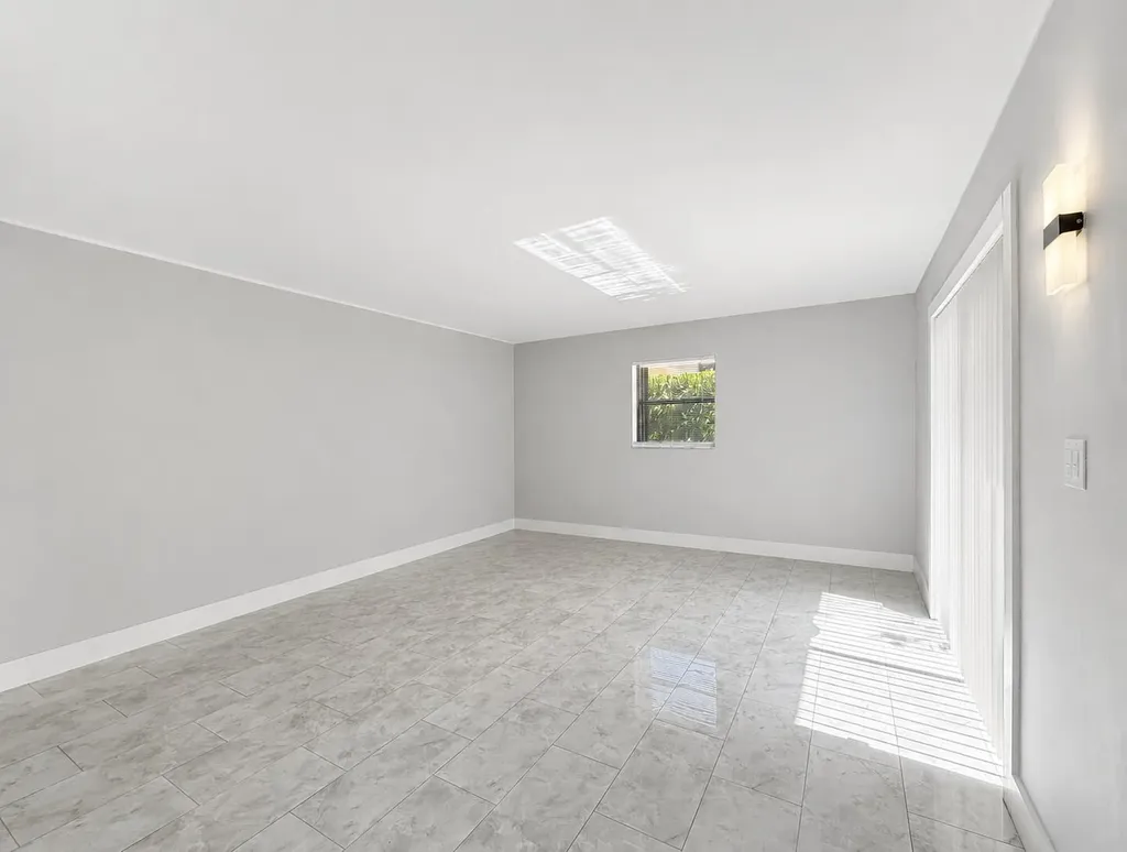 1251 S Federal Highway Boca Raton FL 33432