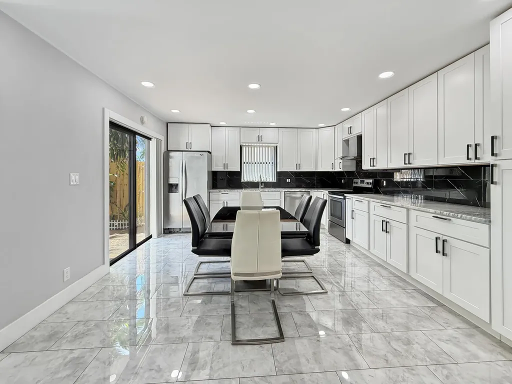 1251 S Federal Highway Boca Raton FL 33432