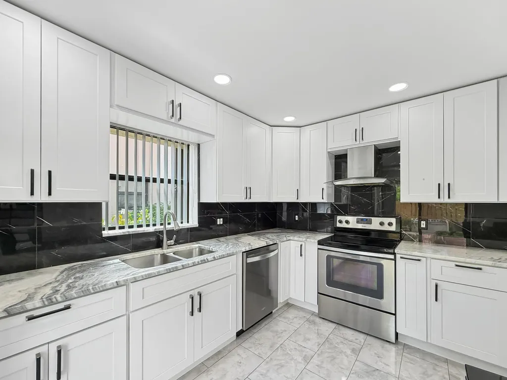 1251 S Federal Highway Boca Raton FL 33432