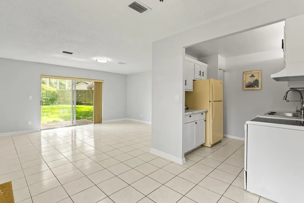 3709 NW 84th Avenue Sunrise FL 33351
