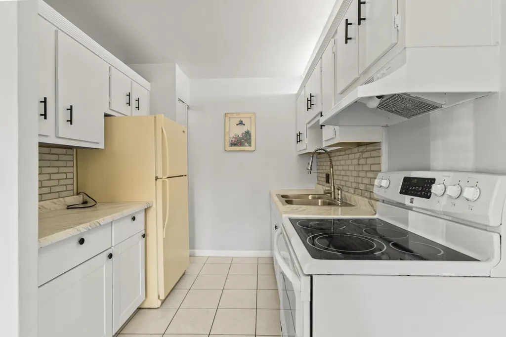 3709 NW 84th Avenue Sunrise FL 33351