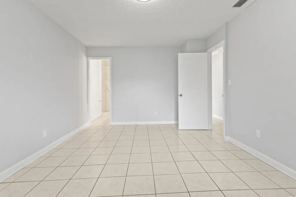 3709 NW 84th Avenue Sunrise FL 33351