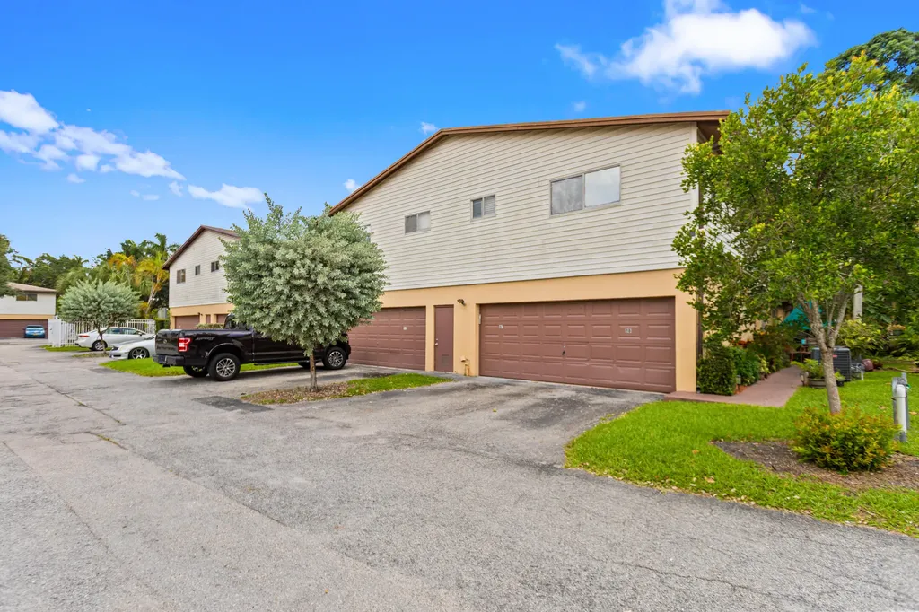 3709 NW 84th Avenue Sunrise FL 33351