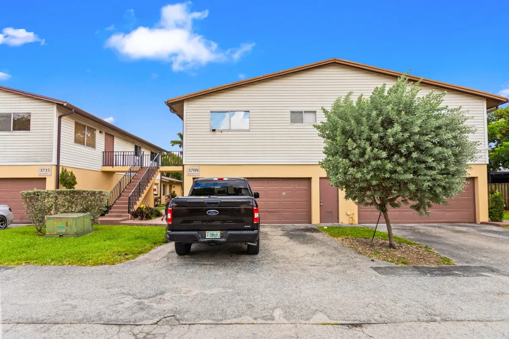 3709 NW 84th Avenue Sunrise FL 33351