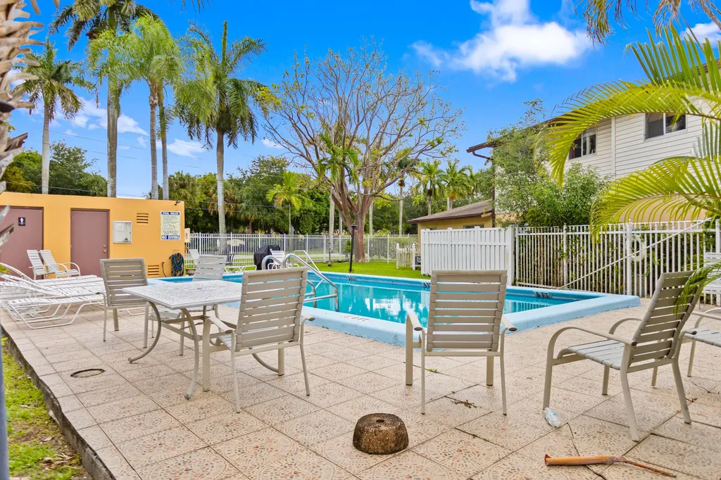 3709 NW 84th Avenue Sunrise FL 33351