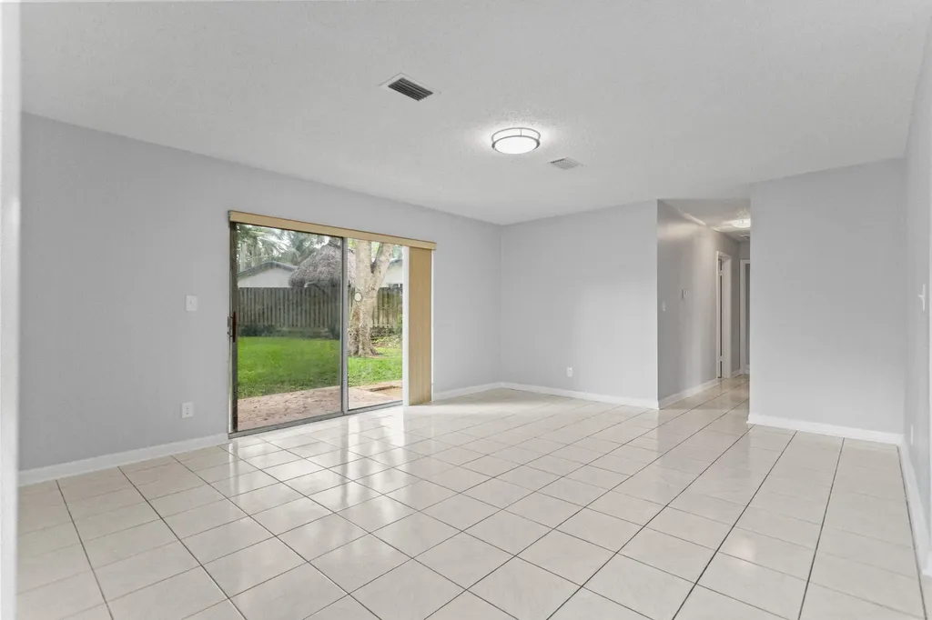 3709 NW 84th Avenue Sunrise FL 33351