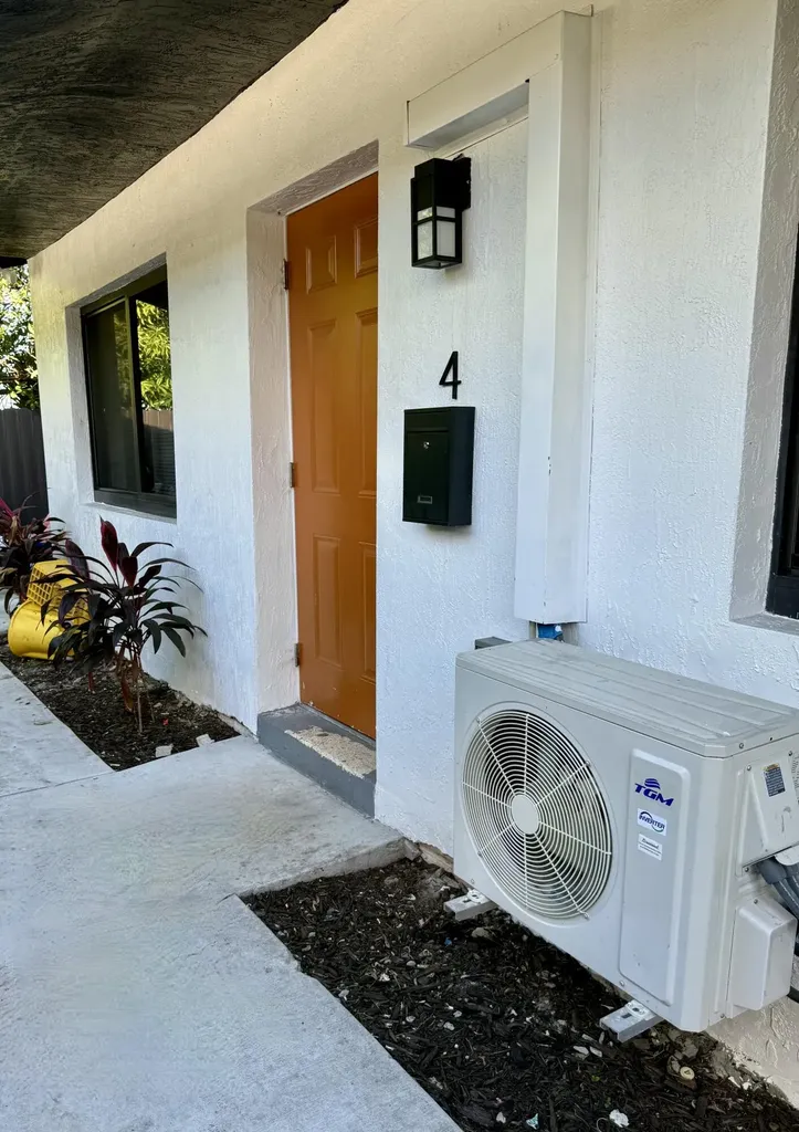 880 NW 8th Avenue Pompano Beach FL 33060