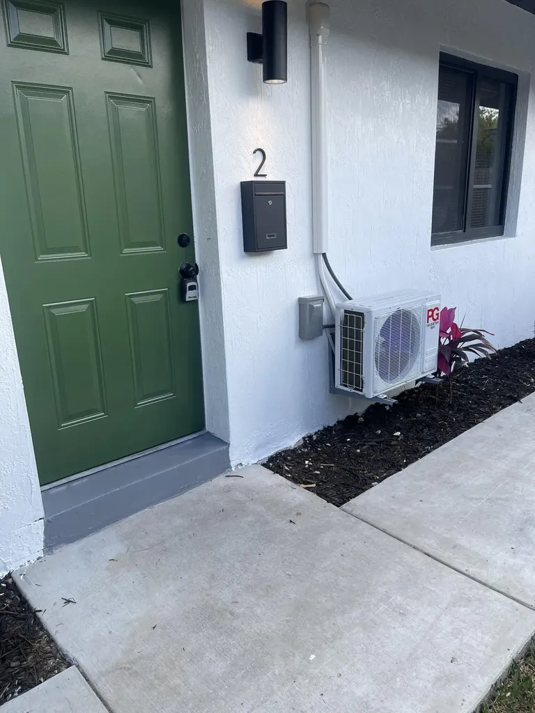 880 NW 8th Avenue Pompano Beach FL 33060