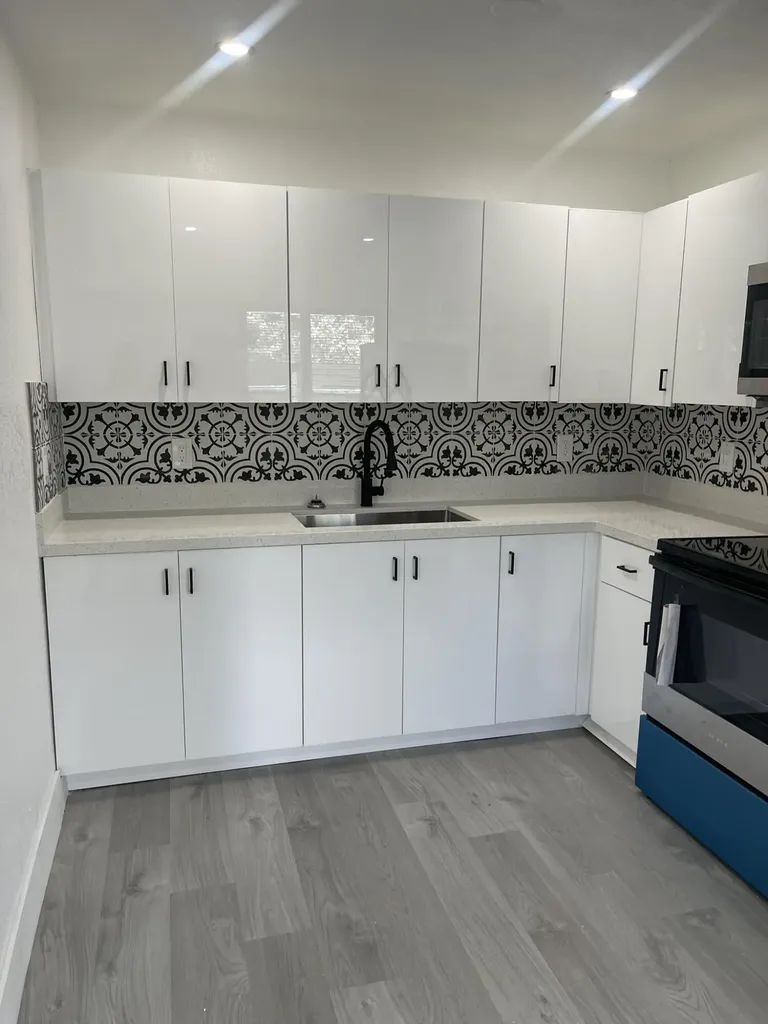 880 NW 8th Avenue Pompano Beach FL 33060