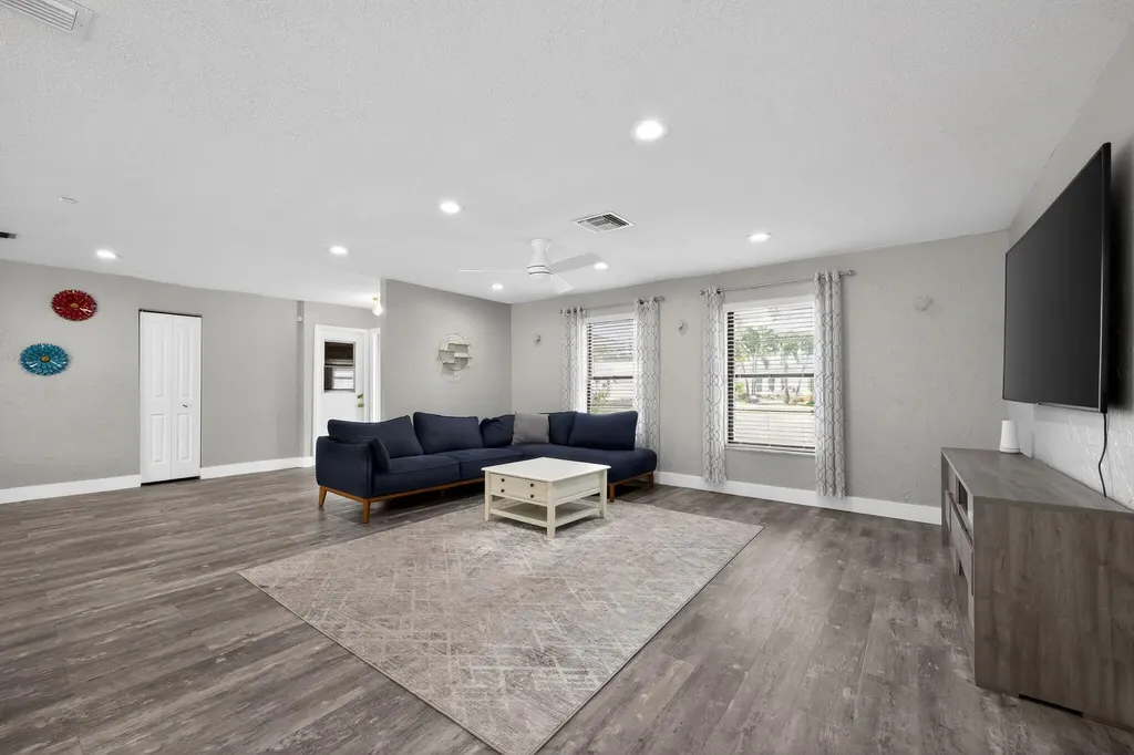 159 SE 26th Avenue Boynton Beach FL 33435