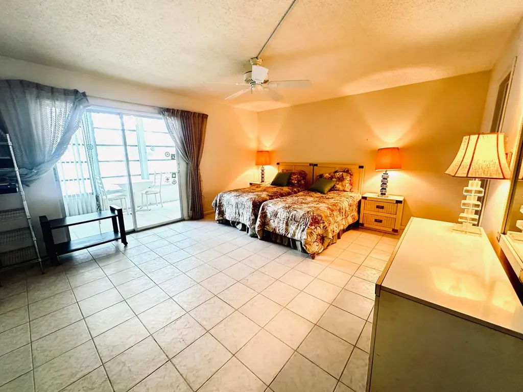 2060 Harwood E Deerfield Beach FL 33442