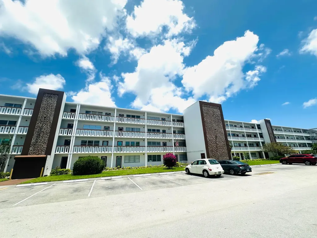 2060 Harwood E Deerfield Beach FL 33442