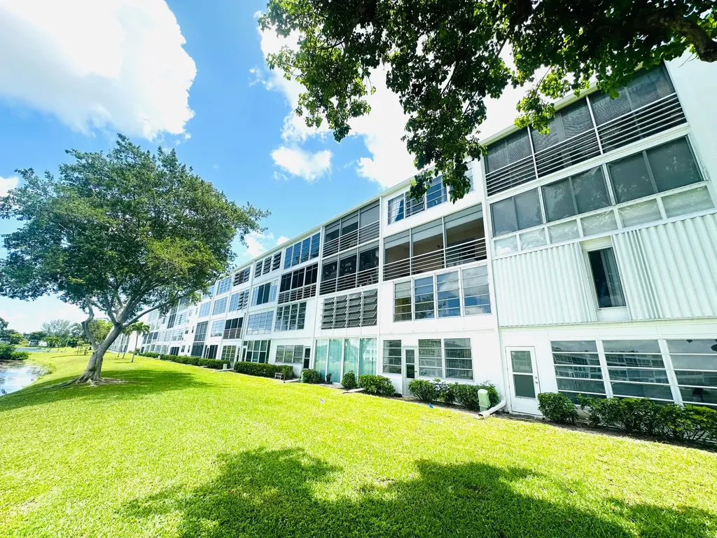 2060 Harwood E Deerfield Beach FL 33442