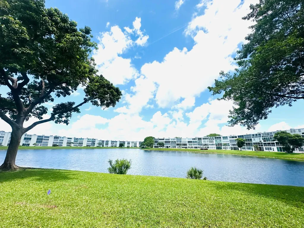 2060 Harwood E Deerfield Beach FL 33442
