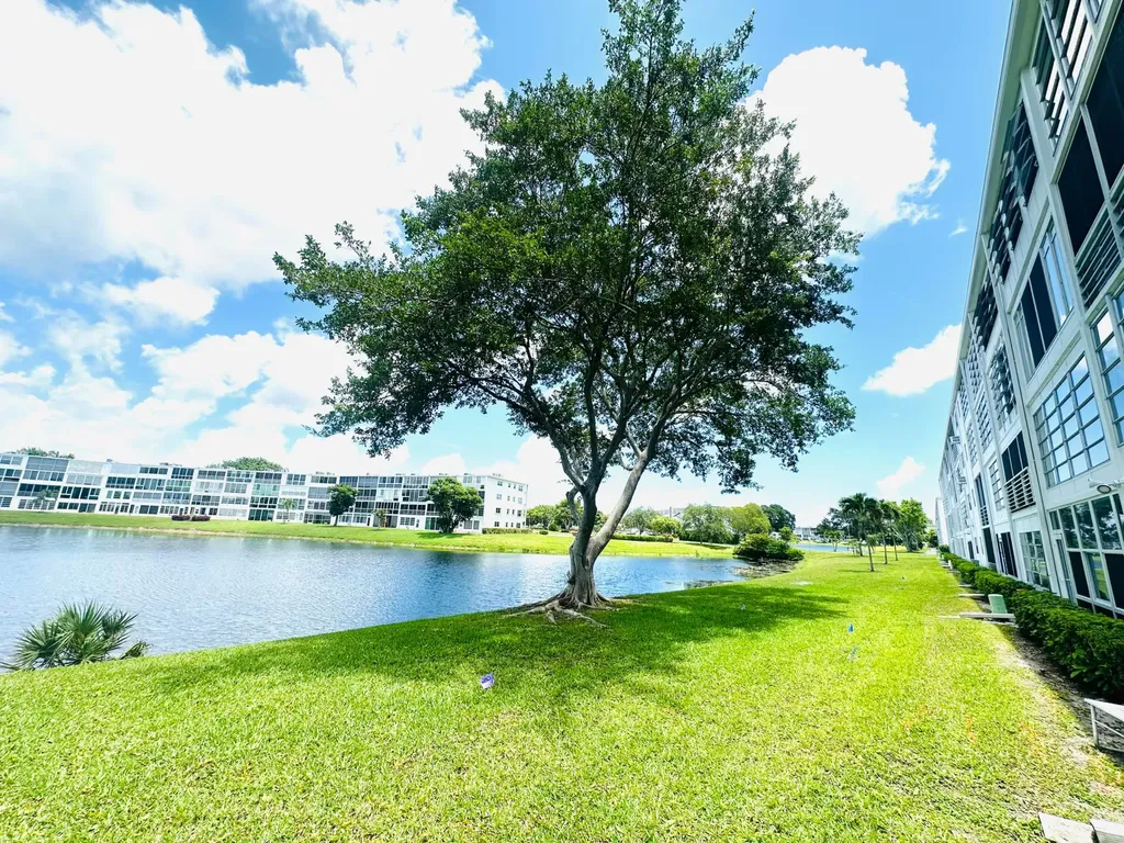 2060 Harwood E Deerfield Beach FL 33442
