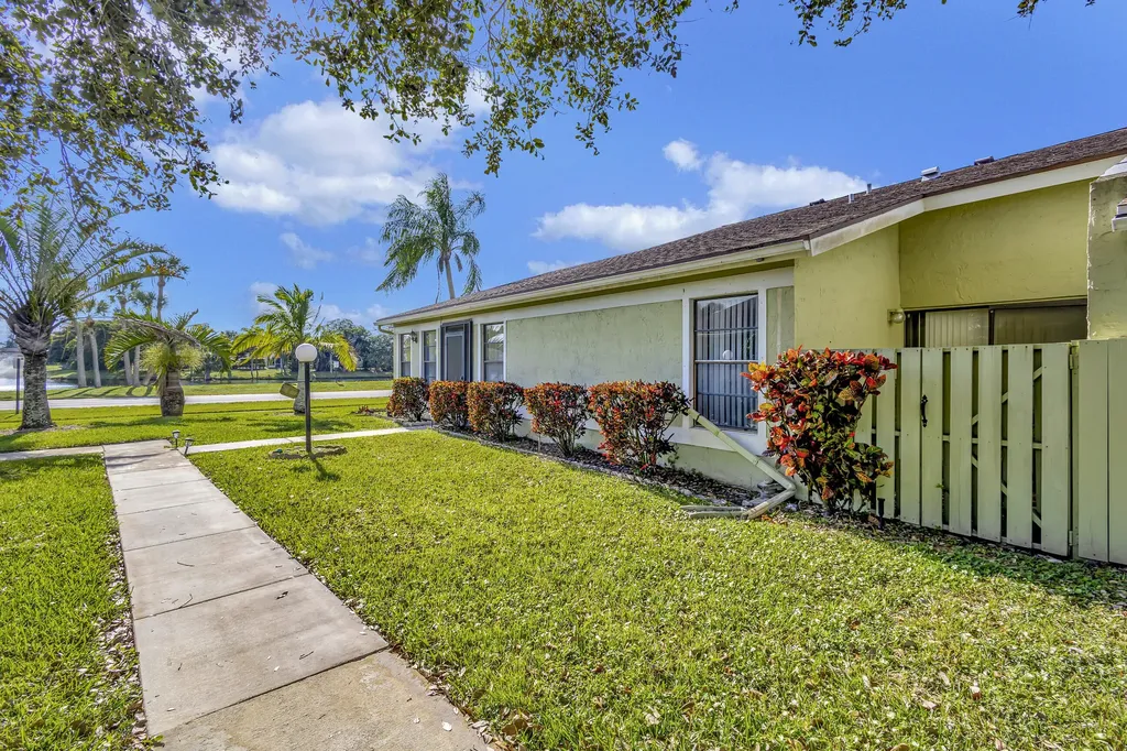 4385 Willow Brook Circle West Palm Beach FL 33417
