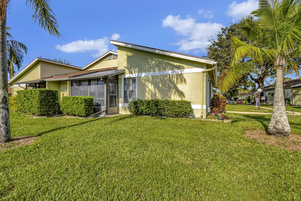 4385 Willow Brook Circle West Palm Beach FL 33417