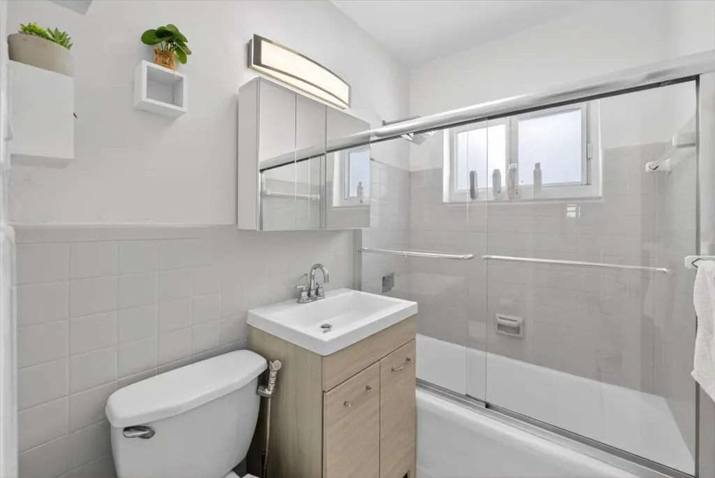 995 NE 156th Terrace North Miami Beach FL 33162