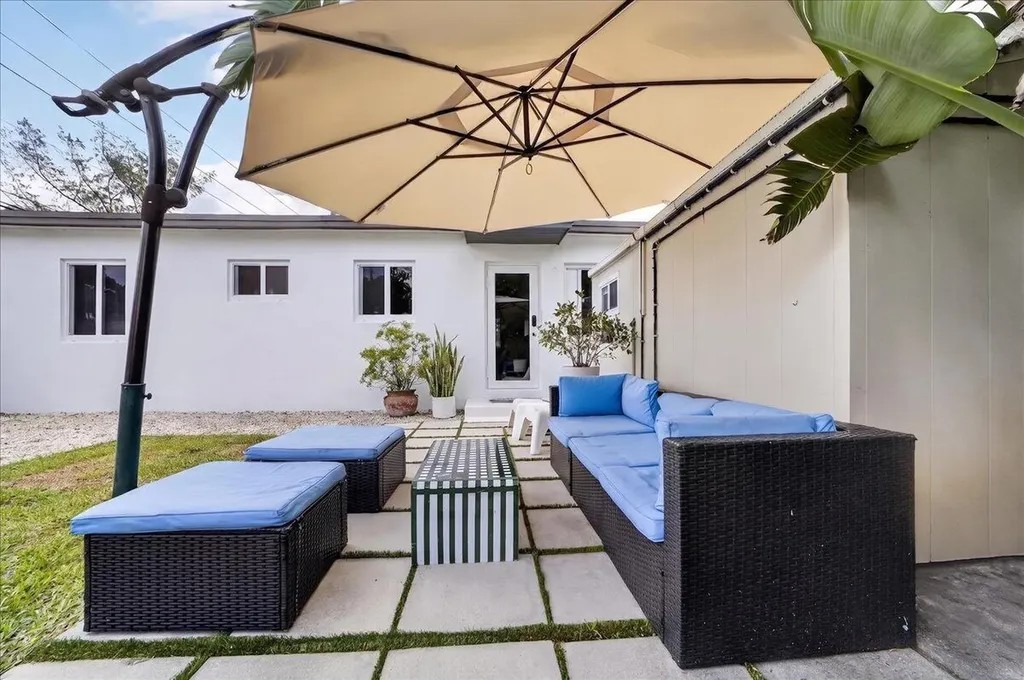 995 NE 156th Terrace North Miami Beach FL 33162