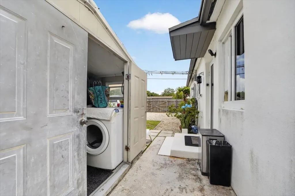 995 NE 156th Terrace North Miami Beach FL 33162