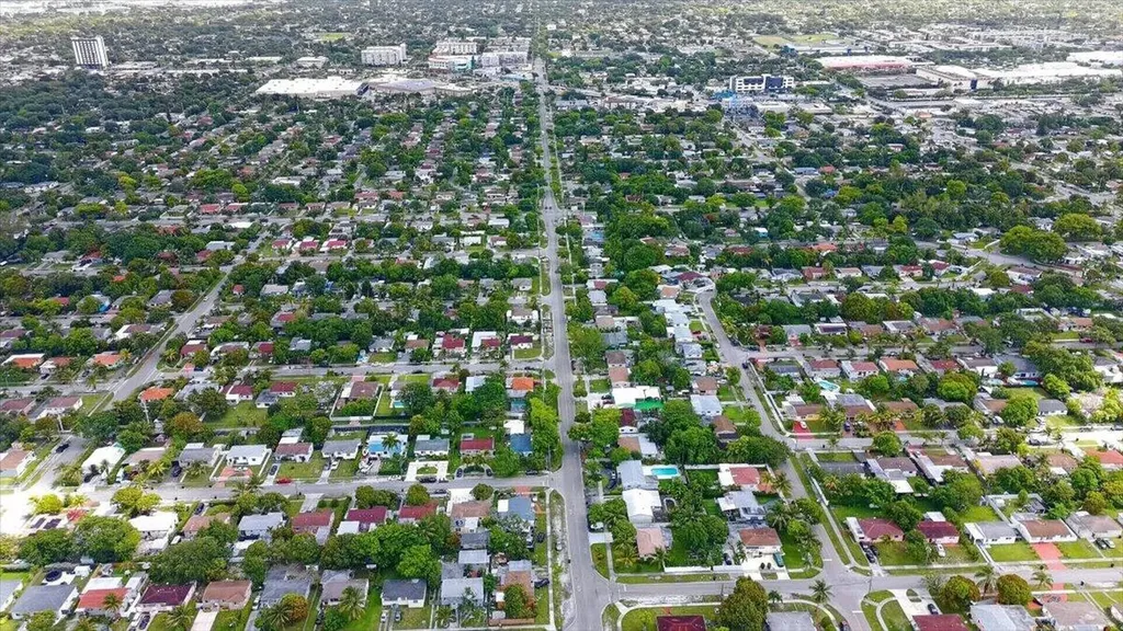 995 NE 156th Terrace North Miami Beach FL 33162