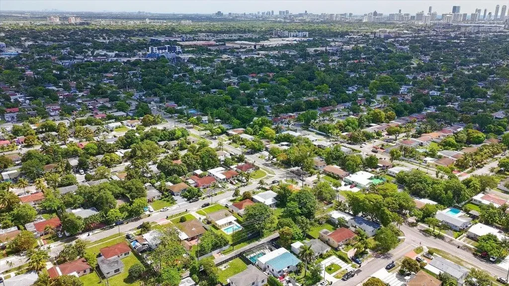 995 NE 156th Terrace North Miami Beach FL 33162