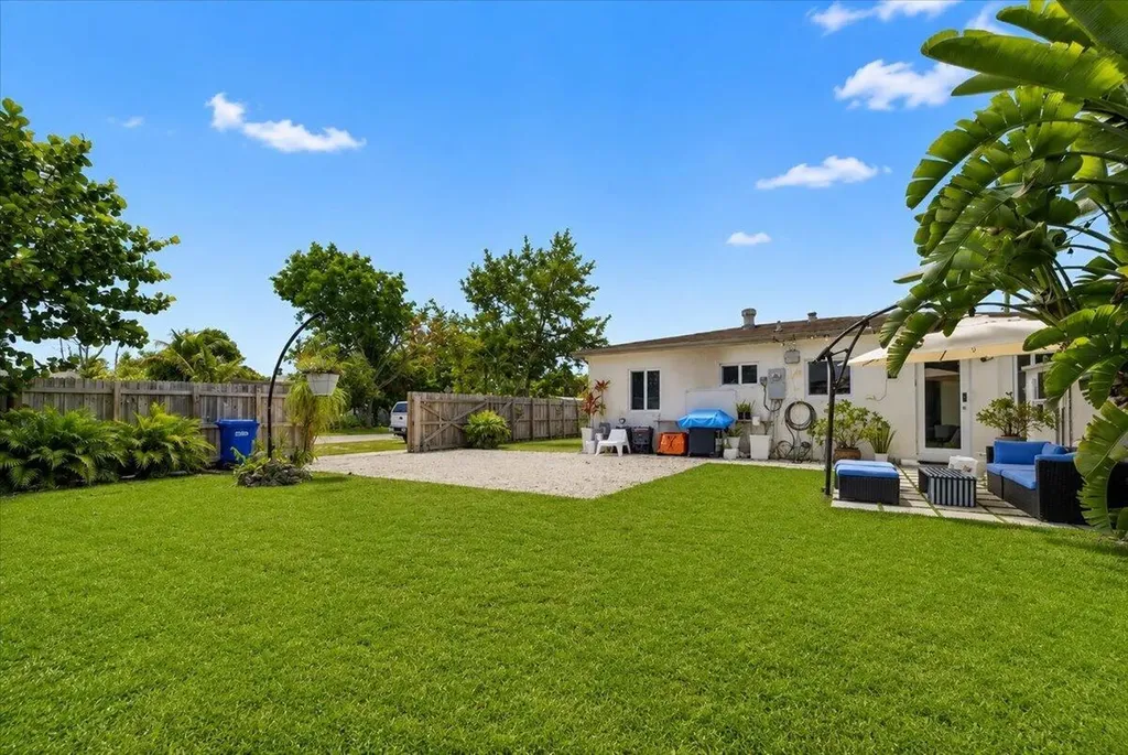 995 NE 156th Terrace North Miami Beach FL 33162