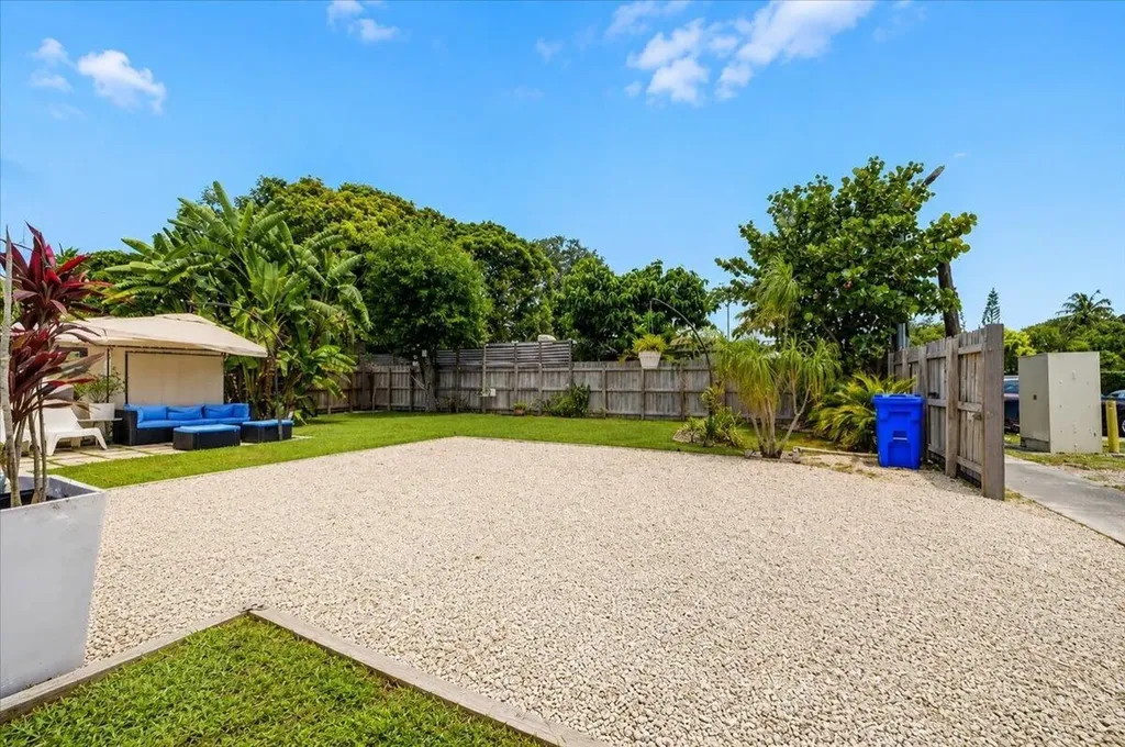 995 NE 156th Terrace North Miami Beach FL 33162