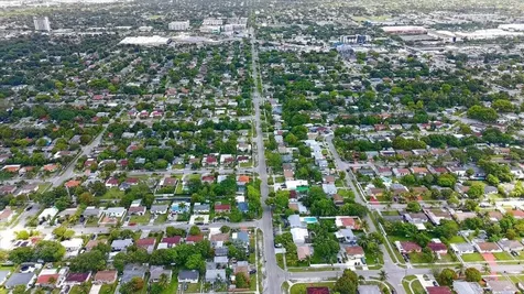995 NE 156th Terrace North Miami Beach FL 33162
