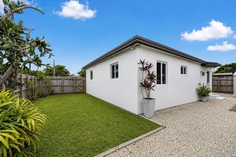 995 NE 156th Terrace North Miami Beach FL 33162