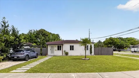 995 NE 156th Terrace North Miami Beach FL 33162