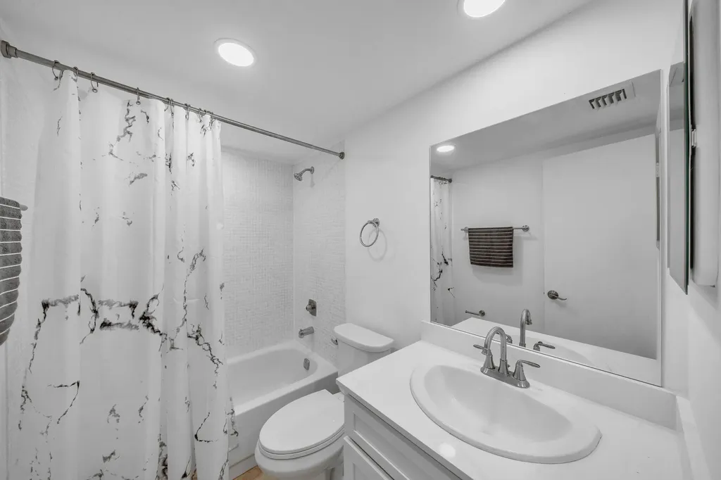 3099 NW 48th Avenue Lauderdale Lakes FL 33313