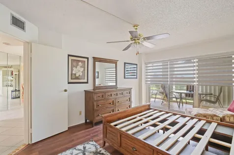 3951 Via Poinciana Greenacres FL 33467