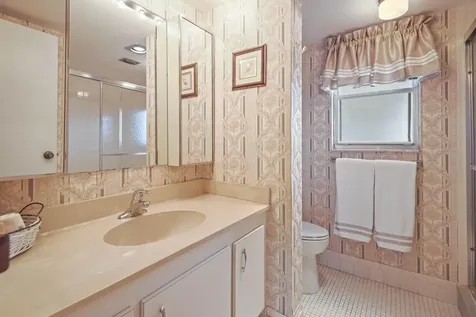 3951 Via Poinciana Greenacres FL 33467