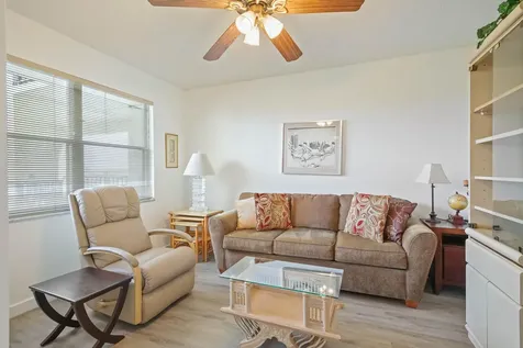 3951 Via Poinciana Greenacres FL 33467