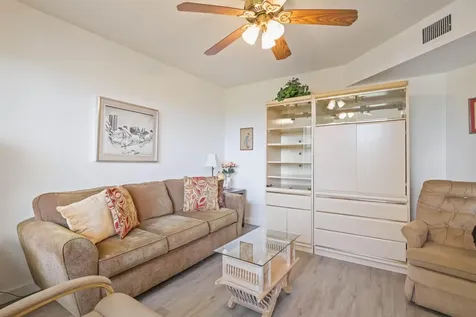 3951 Via Poinciana Greenacres FL 33467