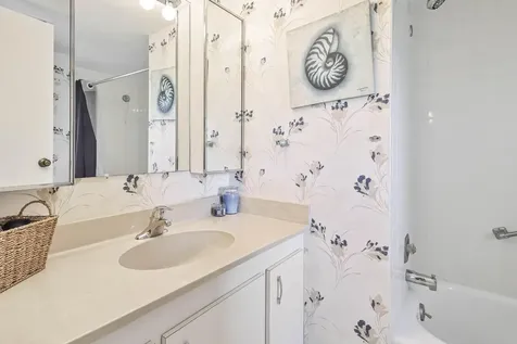 3951 Via Poinciana Greenacres FL 33467