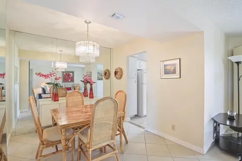 3951 Via Poinciana Greenacres FL 33467