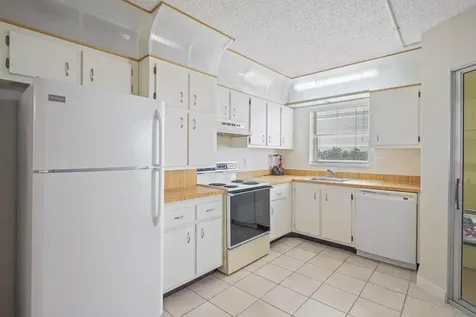 3951 Via Poinciana Greenacres FL 33467