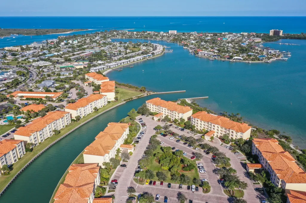 26 Harbour Isle Drive W Fort Pierce FL 34949