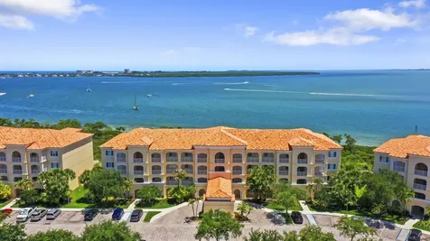 26 Harbour Isle Drive W Fort Pierce FL 34949