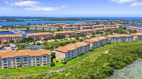 26 Harbour Isle Drive W Fort Pierce FL 34949