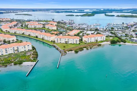 26 Harbour Isle Drive W Fort Pierce FL 34949