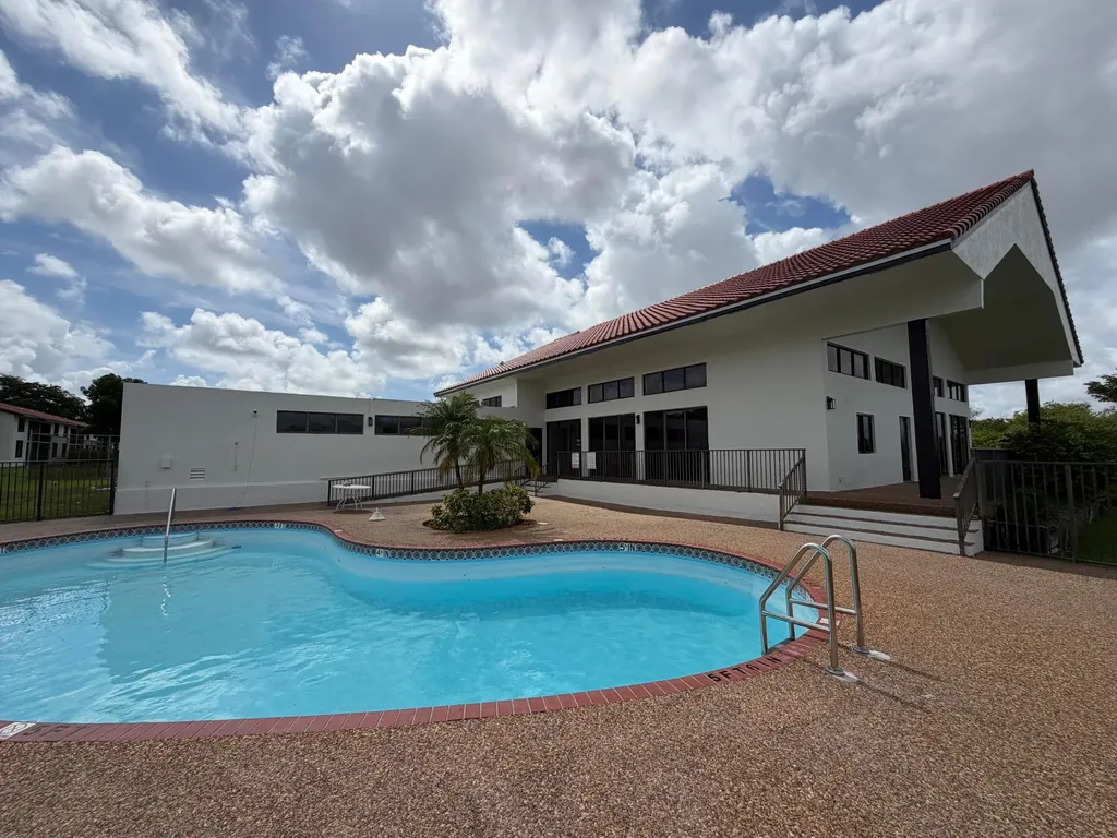 3300 NW 46th Street Oakland Park FL 33309