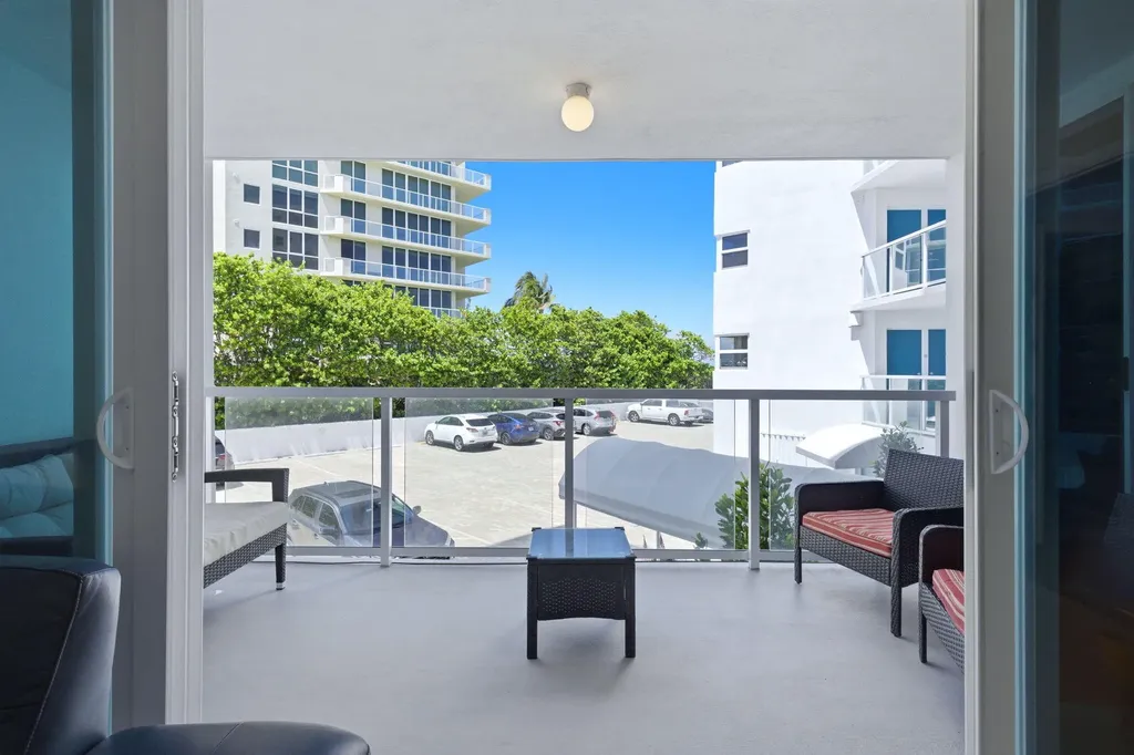 1057 Hillsboro Hillsboro Beach FL 33062