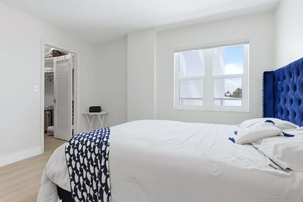 1057 Hillsboro Hillsboro Beach FL 33062